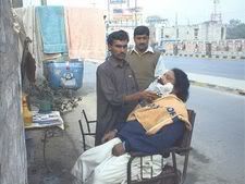 pakistan_street_barber.jpg