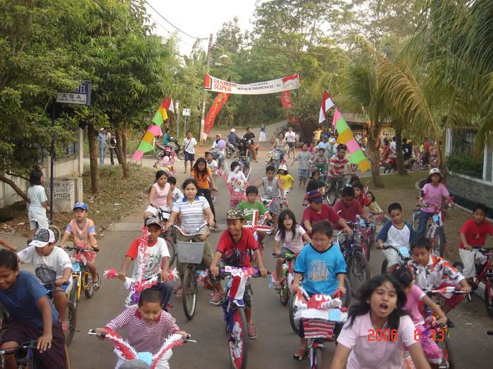 Konvoi Sepeda Hias