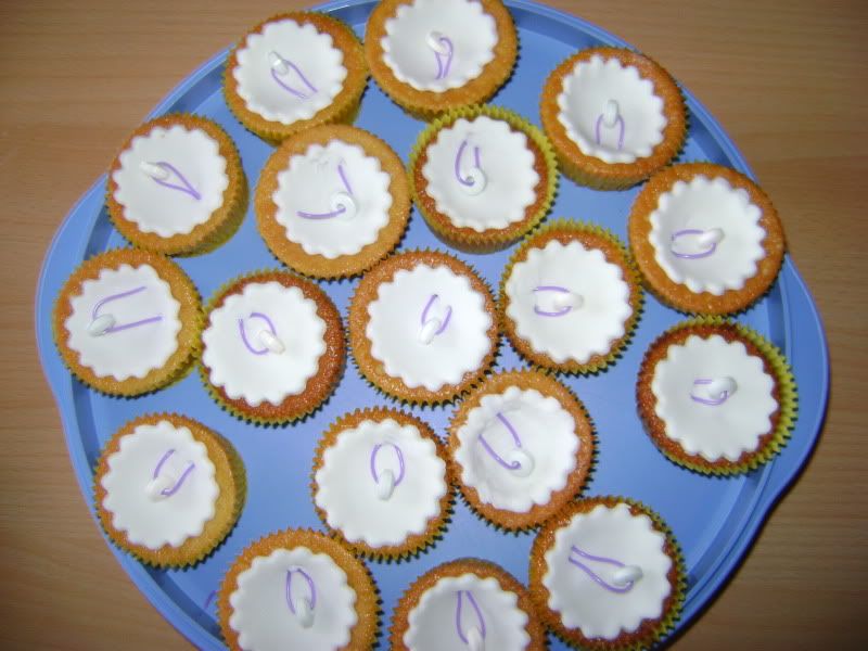 http://i66.photobucket.com/albums/h243/silverbud/taarten%20album/workshopCupcakes-1.jpg