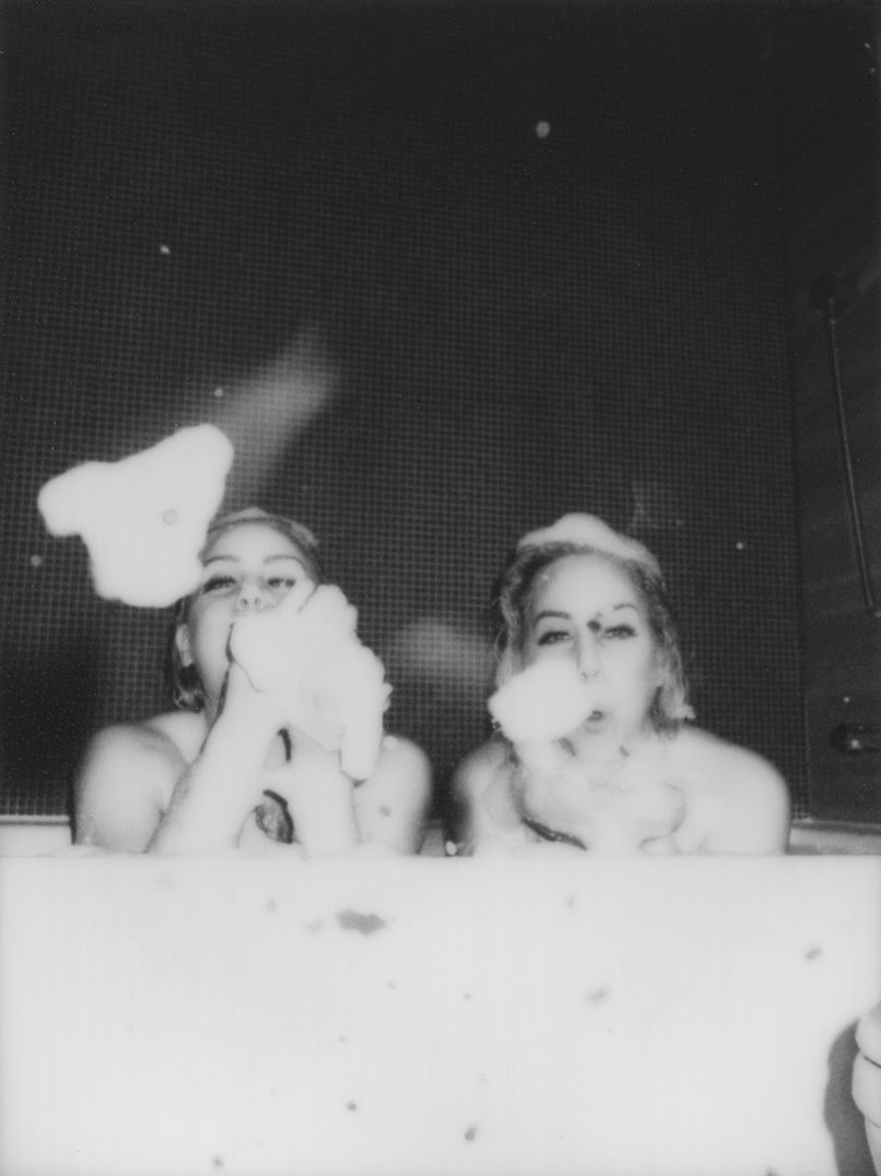  photo bath-jaclynlocke-beckermangirls-beckermansisters-twins-canada.jpg