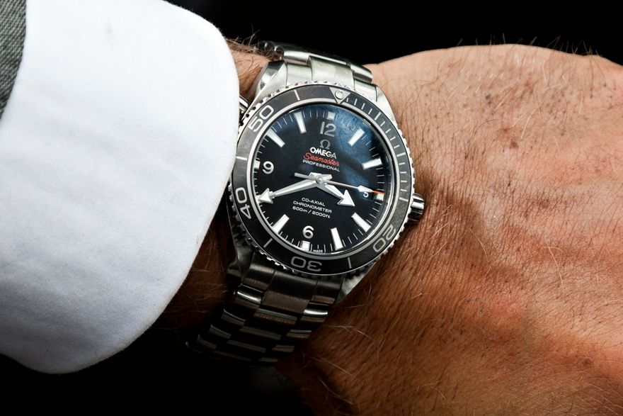 DanielCraiginSKYFALLwearingOMEGASeamaster_3.jpg