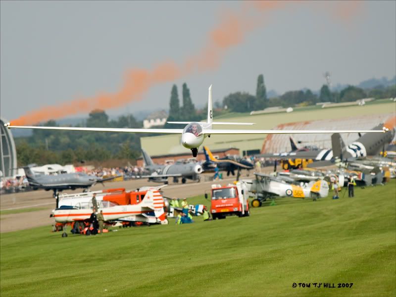 http://i66.photobucket.com/albums/h261/TOMMYJO/DSC_0433GLIDER.jpg
