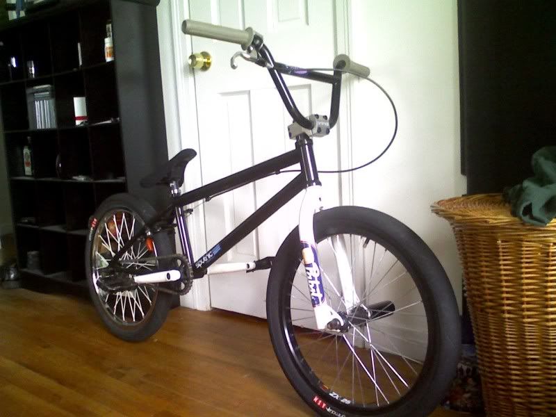 http://i66.photobucket.com/albums/h261/TerribleOne86x/newbmx.jpg