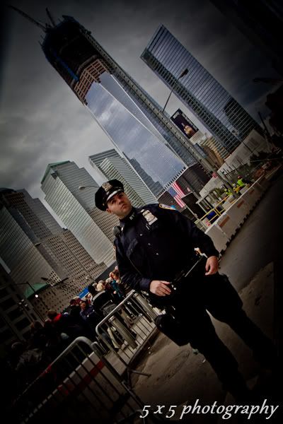 IMAGE: http://i66.photobucket.com/albums/h264/Hunter1911/peopleofNYC-18.jpg