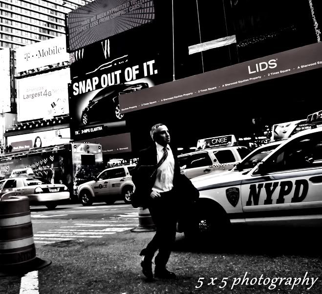 IMAGE: http://i66.photobucket.com/albums/h264/Hunter1911/peopleofNYC-38.jpg