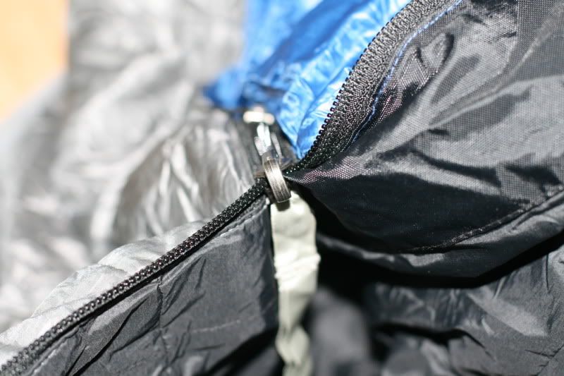 Got this zipper snag when taking the bag out and unzipping it.  Seems like a frequent occurence with this bag.