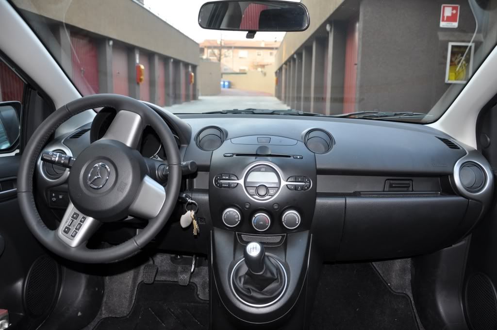 mazdainterni.jpg