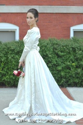 Vintage 70's Lorrie Deb Victorian Ivory Lace Style Wedding Dress 24999