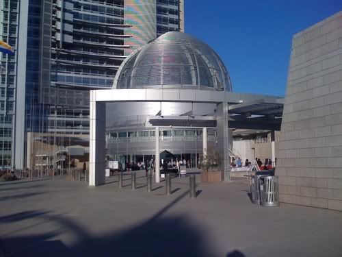 Coming around the corner from the 4th Street to get the first view of the Rotunda.