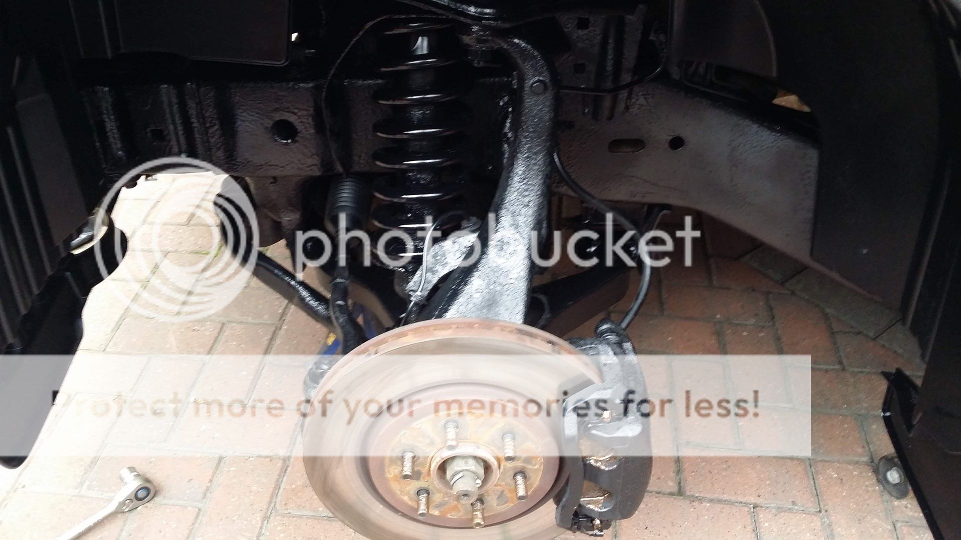 Worn anti roll bar bushes video.